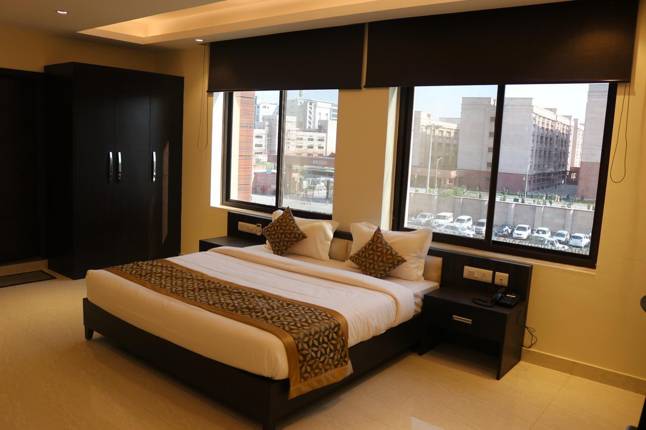 Hotel Solitaire Chinhat Buitenkant foto